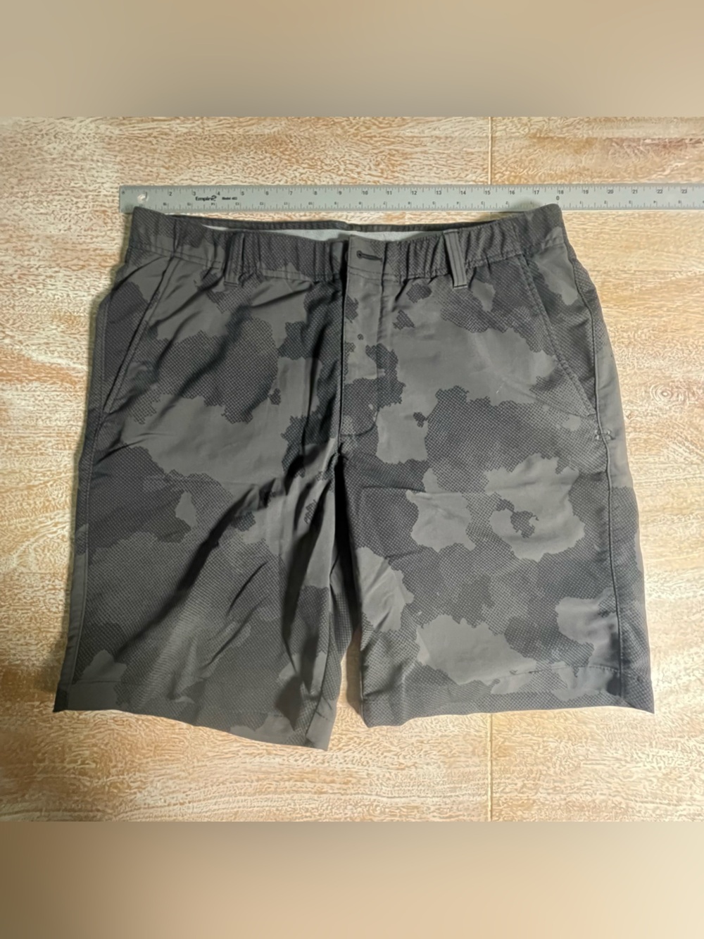 Under Armor Men's Grey Camo Performance Shorts